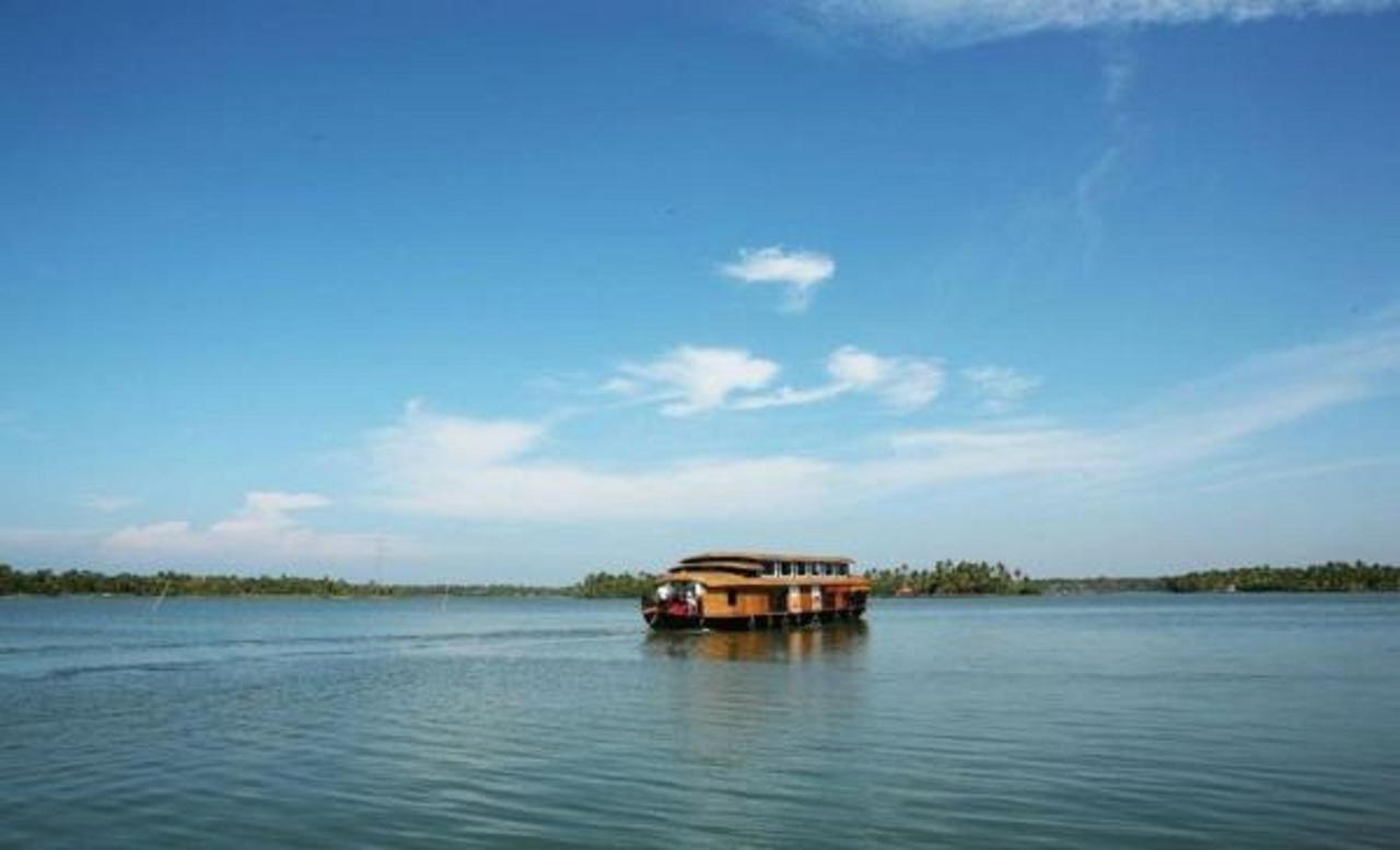 Chavara Regant Lake Village, Kollam. מראה חיצוני תמונה