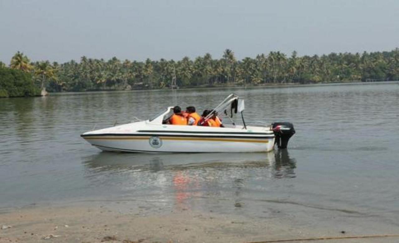 Chavara Regant Lake Village, Kollam. מראה חיצוני תמונה